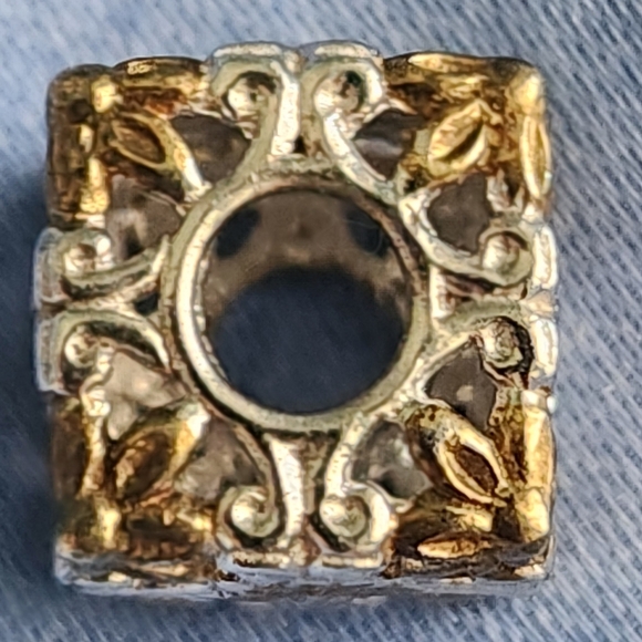 Gems en Vogue Two Tone Openwork Cube Charm - Picture 4 of 6